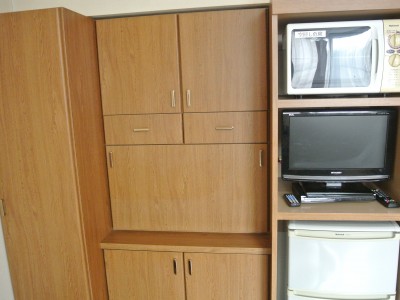 お部屋には電子レンジ・冷蔵庫もあります。クローゼットも大きめなものを設置し喜ばれています！