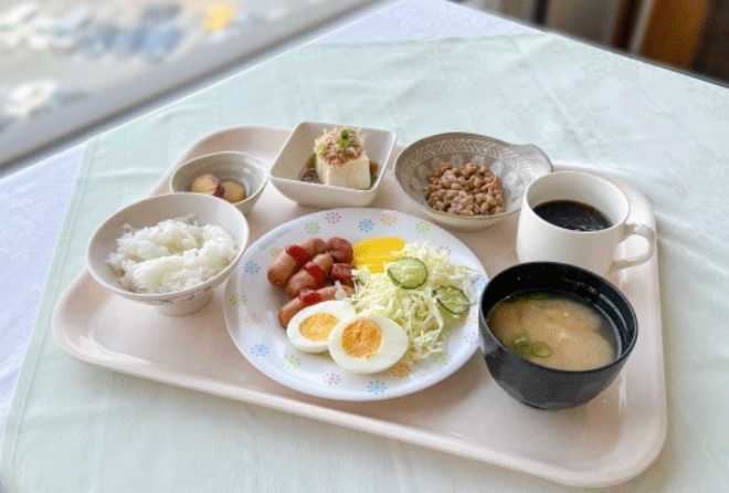 朝食（ビュッフェ形式です）
例：和食