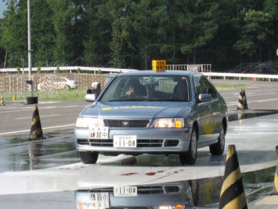 アイスバーンの運転疑似体験